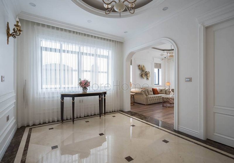 Kệ trang trí chân gỗ cách điệu cho sảnh phòng khách biệt thự sang trọng