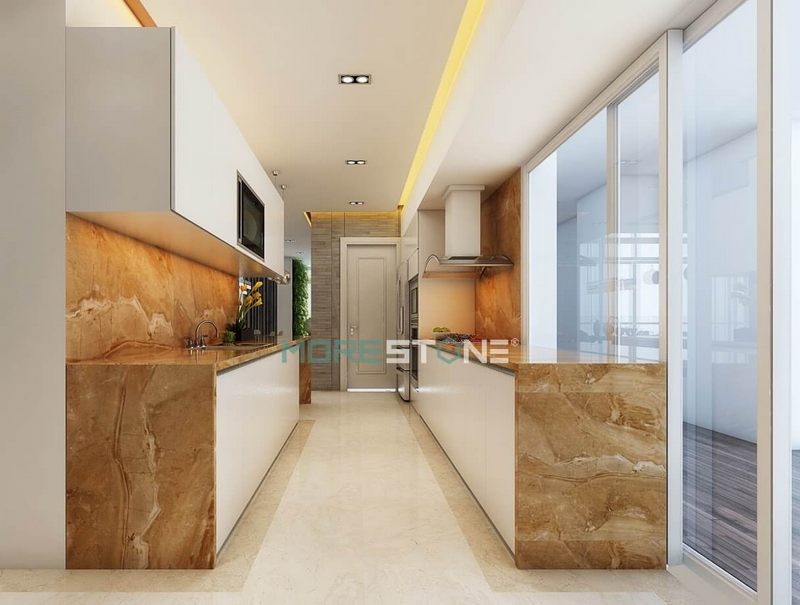 của bạn. Để tạo nên sự sang trọng và đặc biệt cho không gian bếp biệt thự của bạn, hãy thiết kế một bức tường bếp tông màu vàng với những đường vân đá mềm mại.